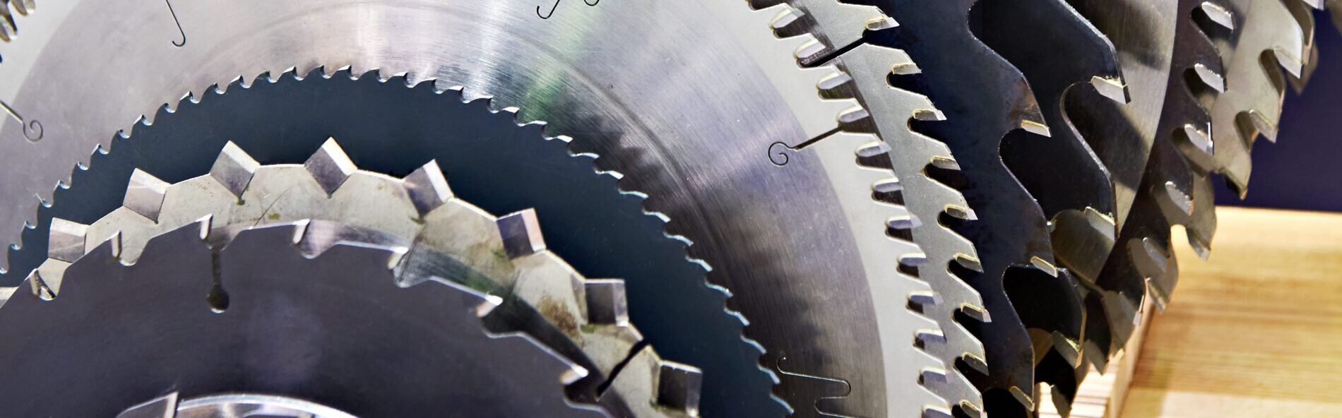 How Do I Choose the Right Circular Saw Blade for Metal Cutting?