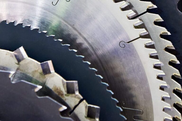 How Do I Choose the Right Circular Saw Blade for Metal Cutting?